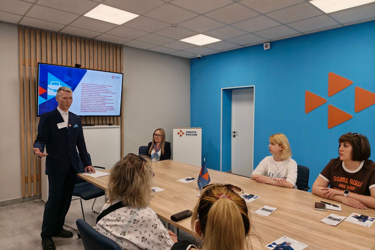 В Ленинском районе прошёл семинар по организации предпринимательской деятельности для безработных граждан