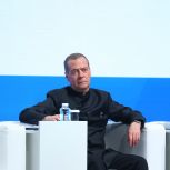 Дмитрий Медведев: «Единая Россия» обеспечила принятие более 50 просемейных законов и содействовала запуску нацпроекта «Семья»