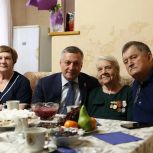 С Днём Победы жительницу блокадного Ленинграда поздравил Игорь Кобзев