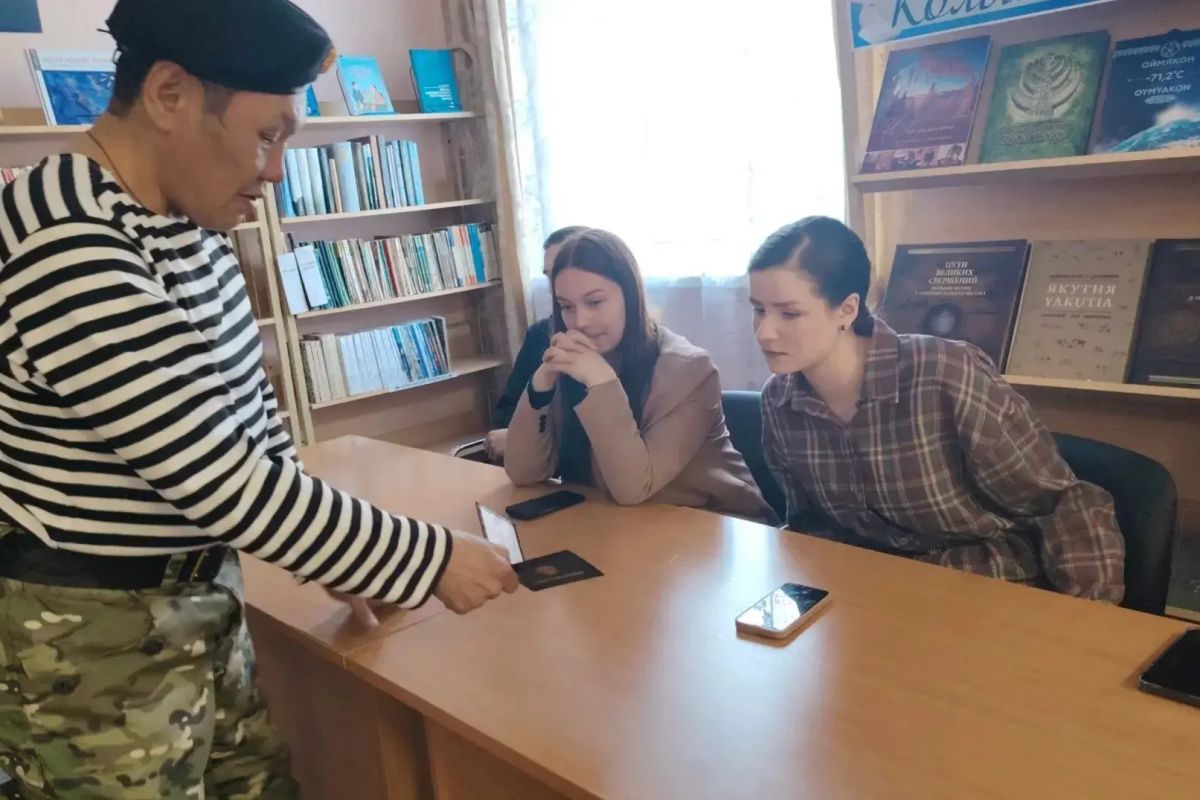 Партийцы Среднеканского округа организовали встречу школьников с участником СВО