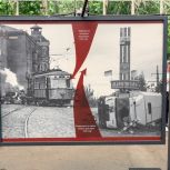 Активисты столичного Центра развития посетили фотовыставку «Мариуполь – город воинской славы»