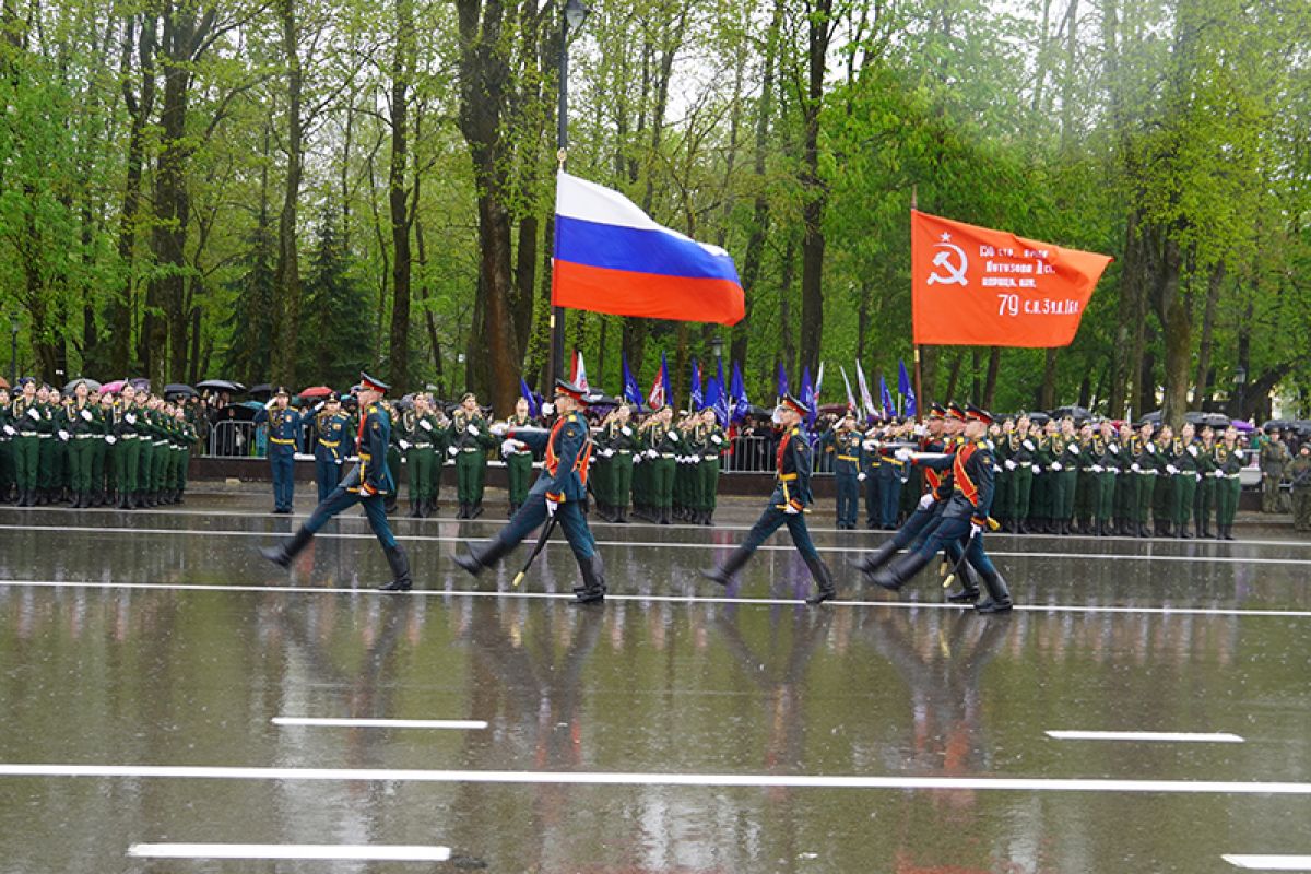 В честь 81-й годовщины Победы в Смоленске провели военный парад и памятный митинг