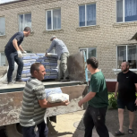 Для ремонта Крестовской школы от участника предварительного голосования «Единой России» передали 2,5 тонны стройматериалов