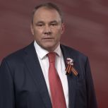 Вице-спикер Госдумы Петр Толстой поздравил москвичей старшего поколения с Днем Победы