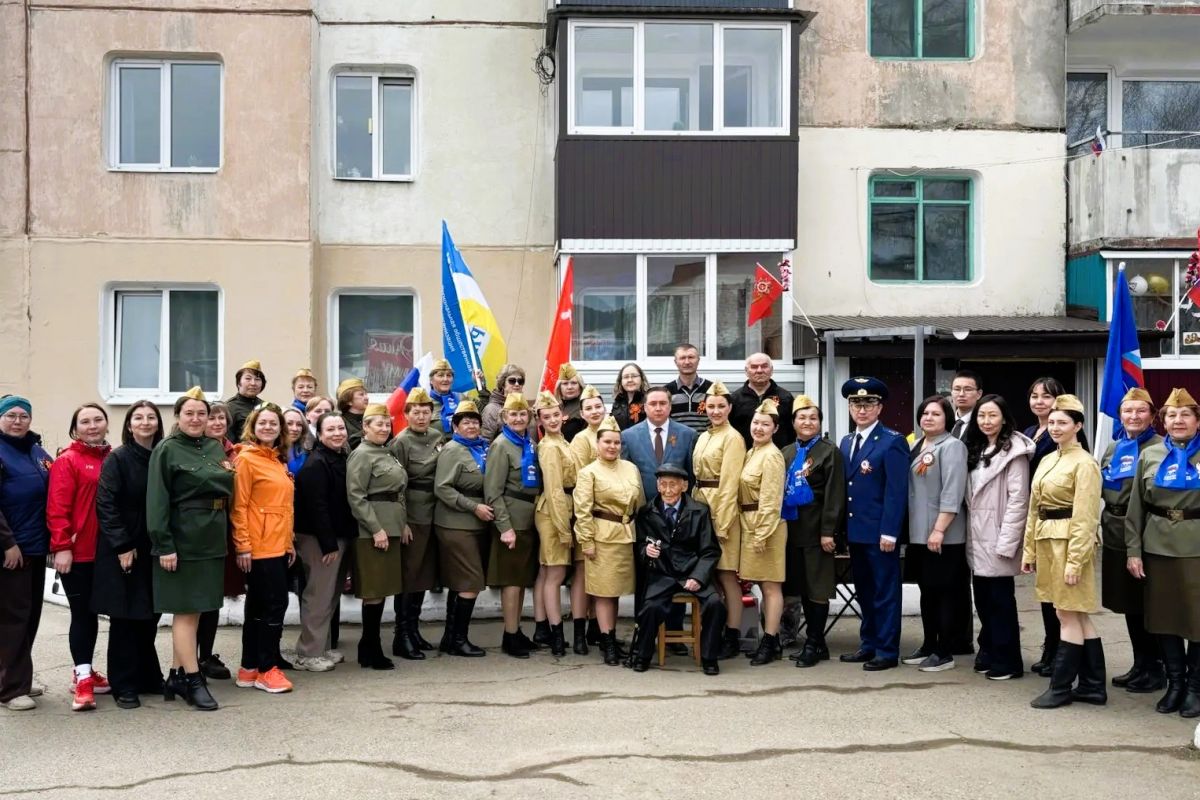В Прибайкальском районе «Единая Россия» поздравила ветерана Великой Отечественной войны Ивана Егорова с наступающим Днём Победы