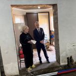 Депутат Госдумы Нурбаганд Нурбагандов навестил пострадавших от наводнения в махачкалинском микрорайоне Пальмира