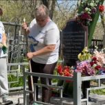 Волонтеры «Единой России» благоустроили воинское захоронение