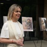 В военном госпитале им. Н. Н. Бурденко Московская «Единая Россия» открыла выставку плакатов «Время смыслов»