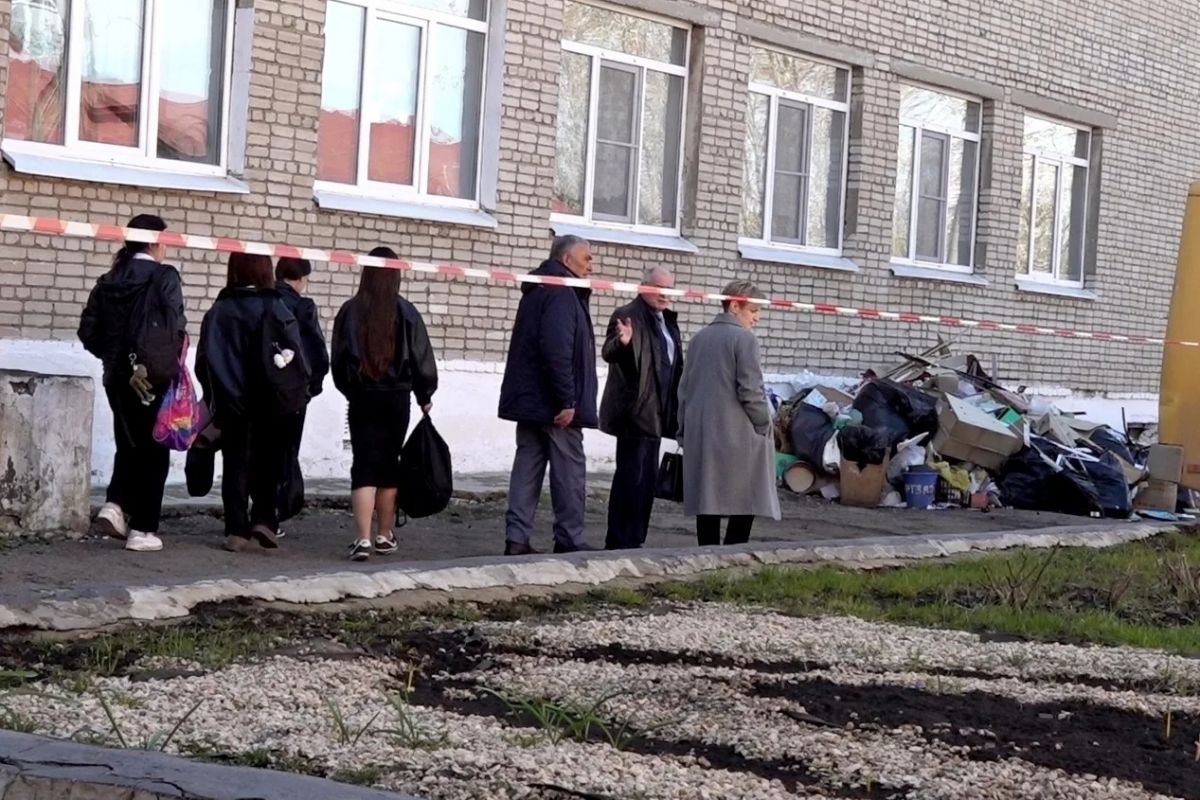 Владимир Сидоров посетил Михайловскую среднюю школу №2