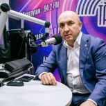Сергей Артамонов поздравил с Днем радио