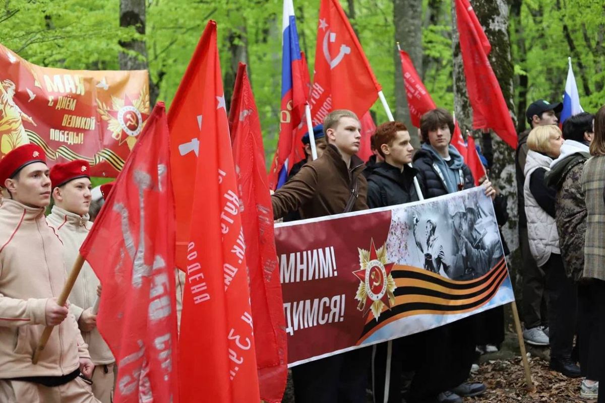 В Ставропольском крае единороссы подняли Георгиевскую ленту на вершину в 1400 метров