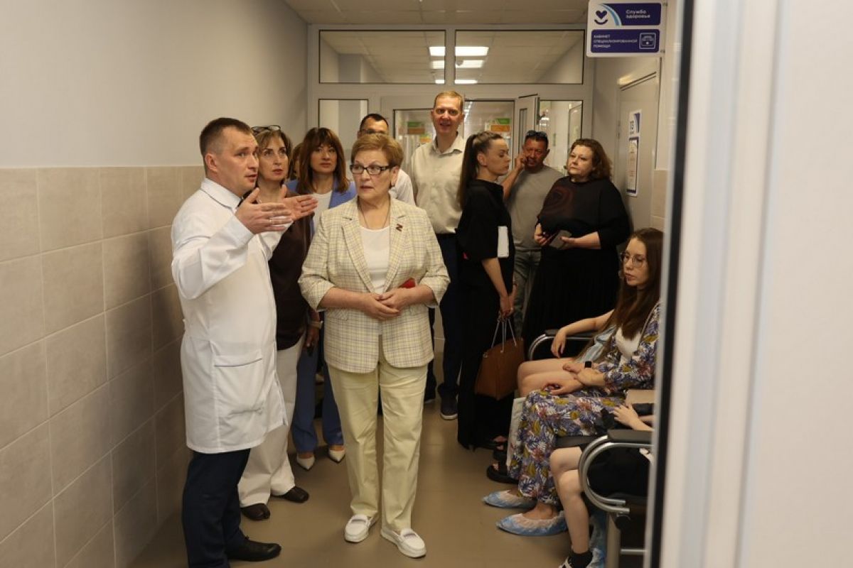 «Очередей нет, пациенты довольны»: партийный десант проинспектировал обновлённую поликлинику на 3-й Просеке