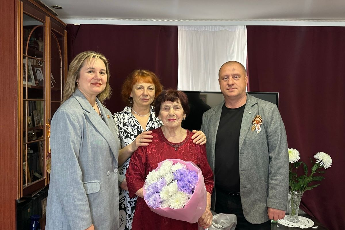 Двух долгожителей Советского округа поздравили с юбилеем активисты «Единой России» в преддверии Дня Победы