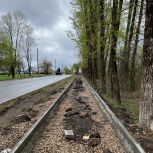 При поддержке «Единой России» в Грязовце продолжаются работы по обновлению тротуара