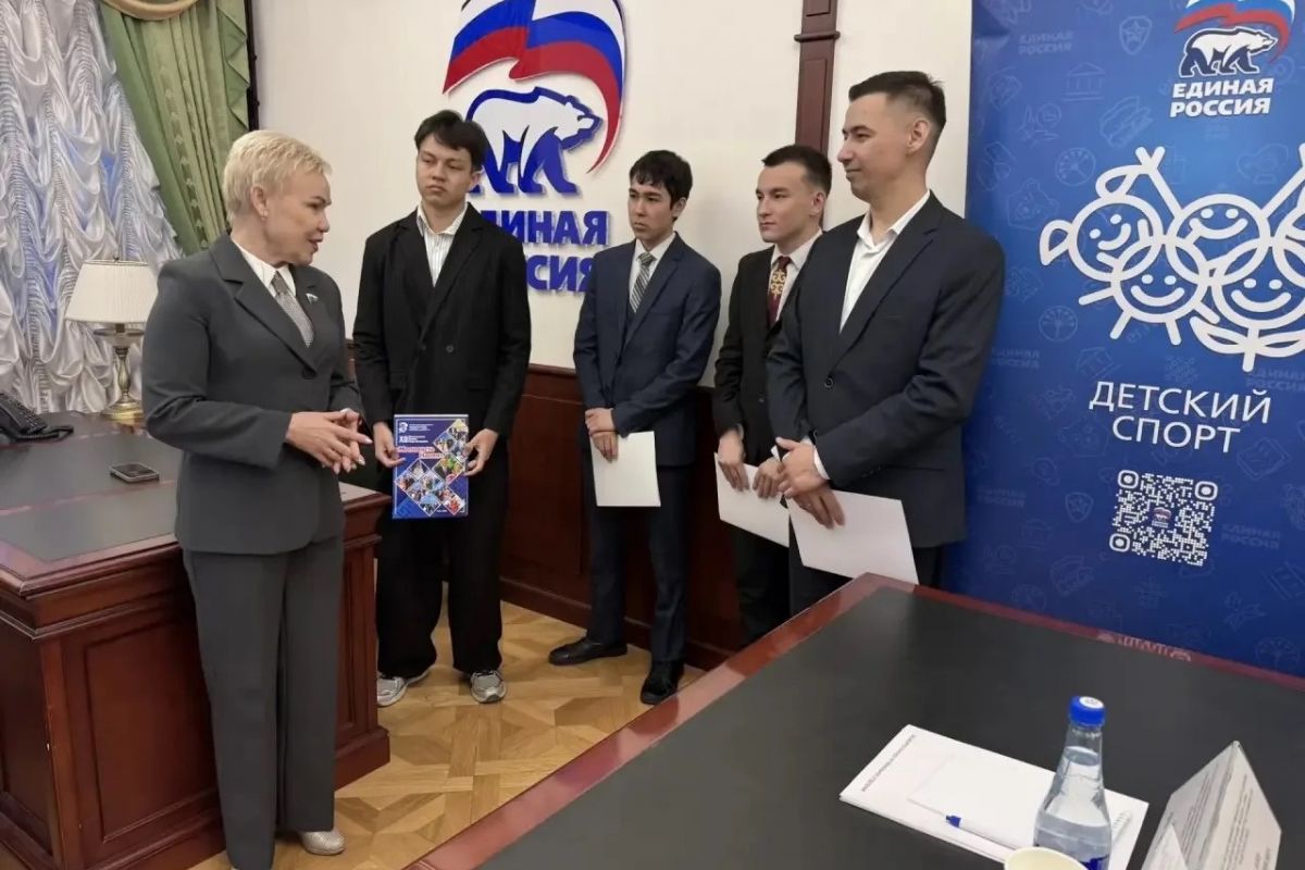 Рима Баталова провела встречу с волонтерским активом премии «Молодость нации»