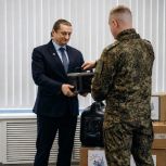 «Единая Россия» передала спецтехнику танкистам в зону СВО