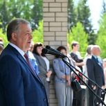 Александр Романенко поздравил курьинских выпускников с окончанием школы