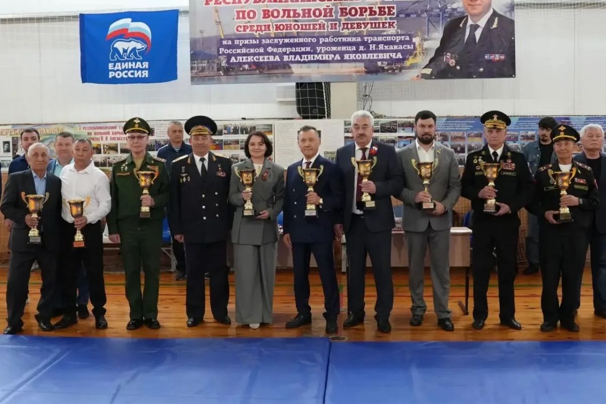 В Вурнарах открылся турнир по вольной борьбе