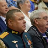 Герой России Константин Молчанов вместе с алтайскими ветеранами войн принял поздравления с Днем Победы от губернатора