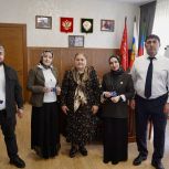 В Кизилюрте новым членам «Единой России» вручили партийные билеты
