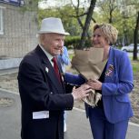 Светлана Разворотнева поздравила ветерана Великой Отечественной войны с 81-й годовщиной Победы
