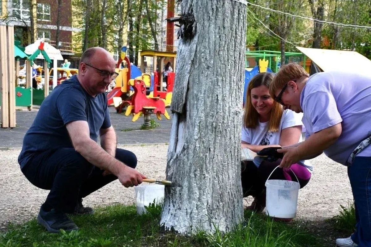 «Единая Россия» организовала субботник в детском парке в Иванове