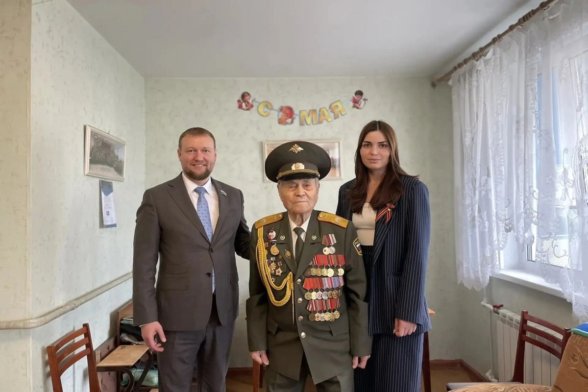 Владимир Смирнов поздравил ветеранов ВОВ  с наступающим Днём Победы