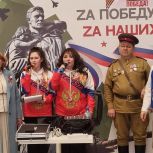 81 цветок Победы: в Магадане «Единая Россия» подарила жителям праздничное настроение