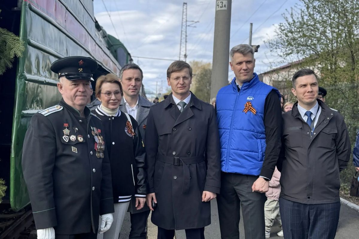Елена Чечунова вместе с жителями Первоуральска встретила  «Эшелон Победы»