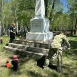 Молодогвардейцы провели субботник у мемориалов Южноуральского округа