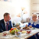 Роман Бусаргин встретился с бабушкой двух участников СВО