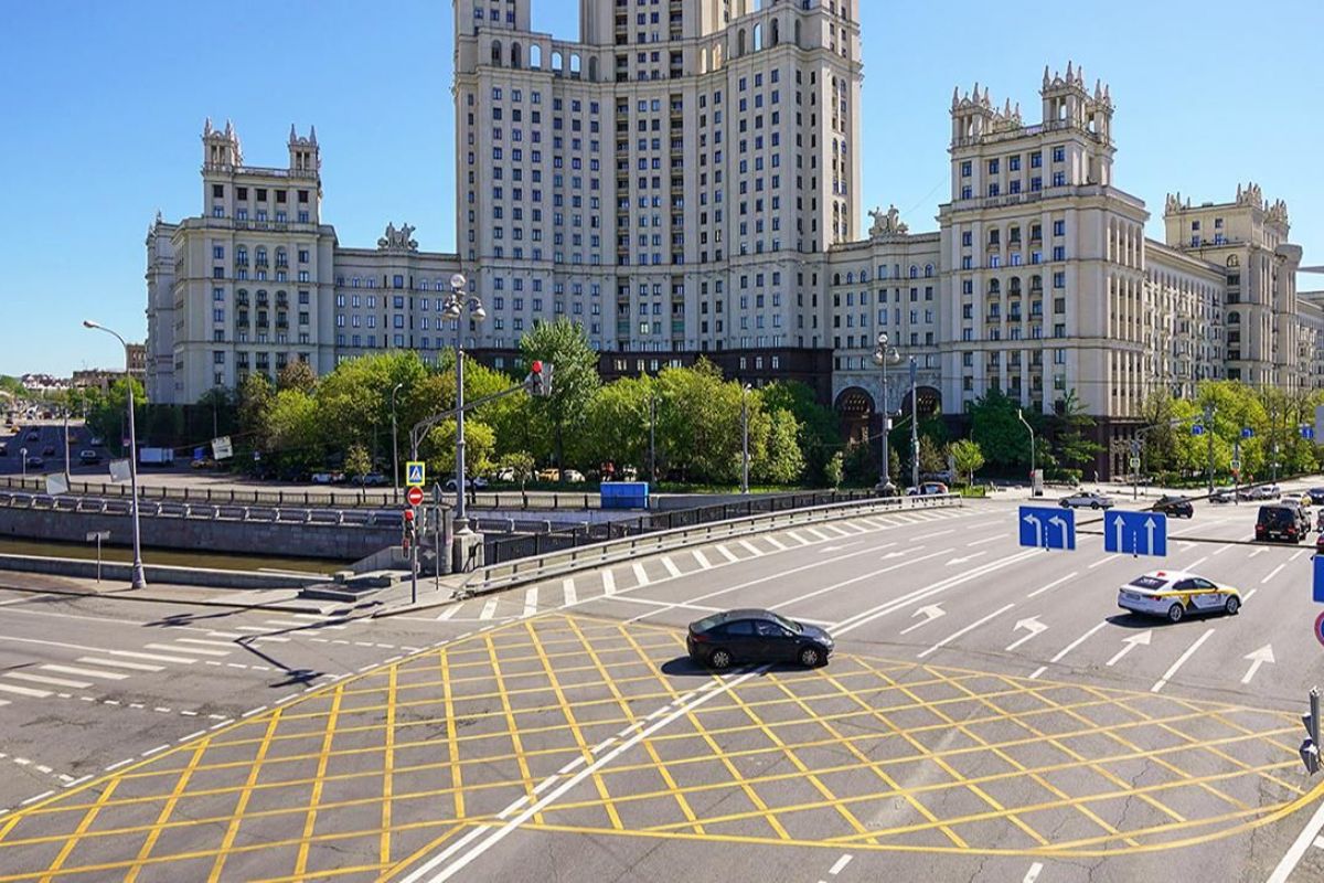 Москвичи могут сообщить о стертой дорожной разметке на портале «Наш город»