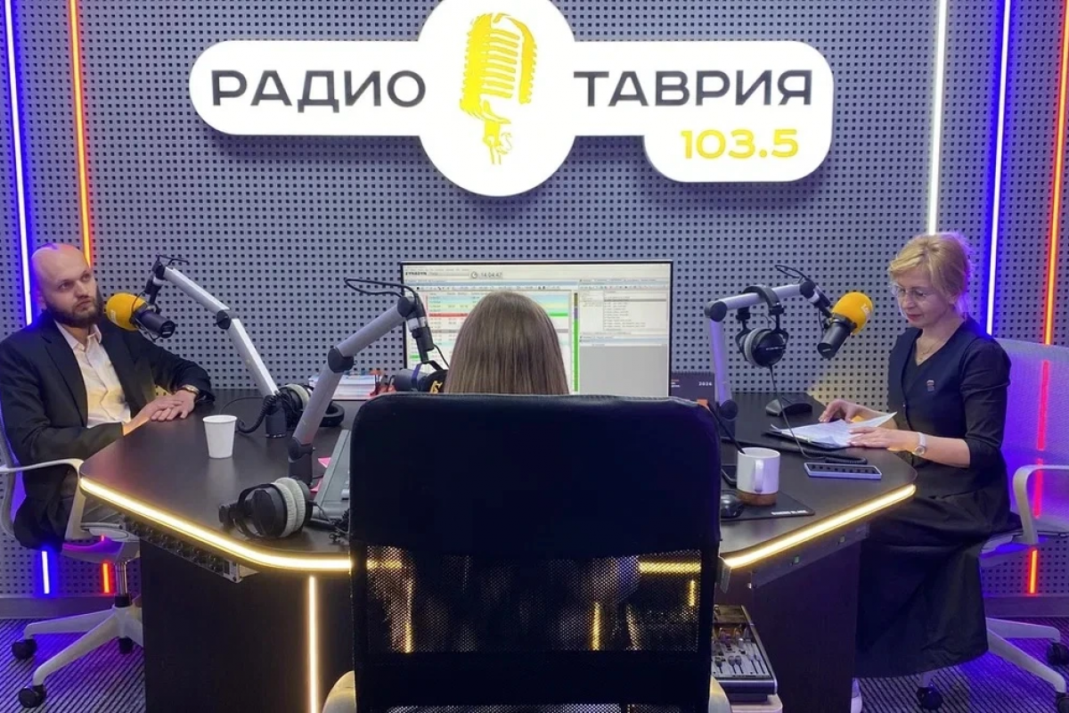 «Единая Россия» поздравила с профессиональным праздником работников радио «Таврия» в Херсонской области