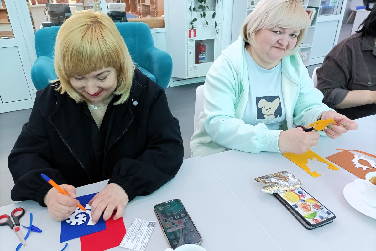 В Междуреченском единороссы провели творческую встречу для жён и матерей участников СВО