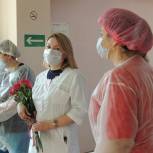 «Единая Россия» предложила сделать бесплатными звонки в ковид-центры и обеспечить специальные тарифы в такси для врачей