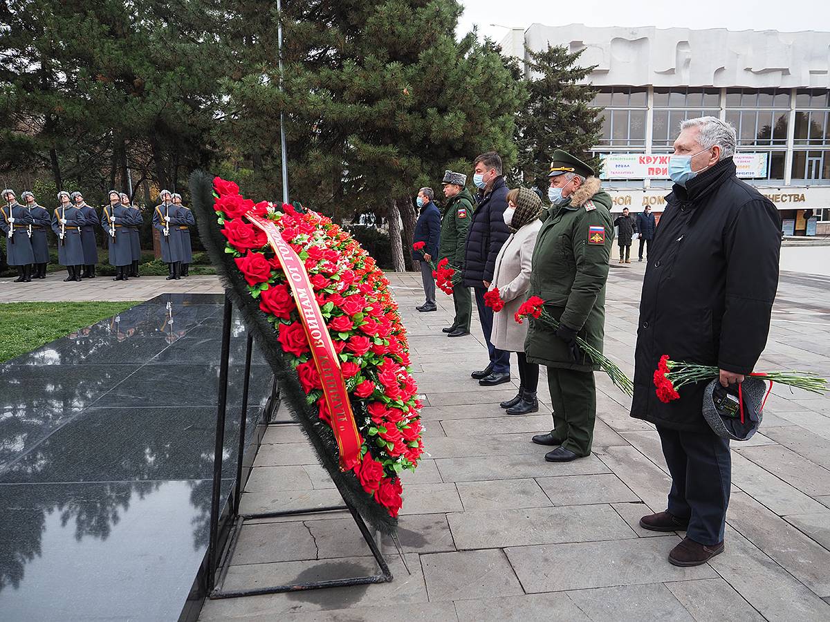 В годовщину освобождения Ростова-на-Дону депутаты донского парламента  почтили память павших героев