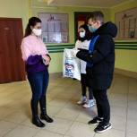 Щелковские единороссы подарили игрушки детям с ограниченными возможностями