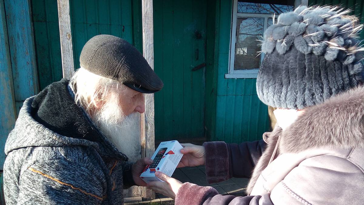 Ветеранам Великой Отечественной войны Малосердобинского района переданы  мобильные телефоны