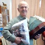 Единороссы Кольцово поздравили с 95-летием ветерана Великой Отечественной войны