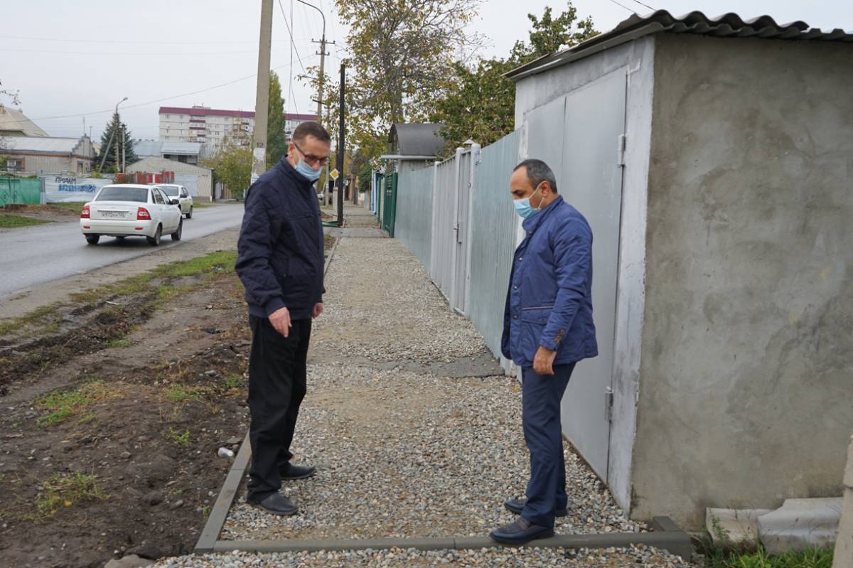 Партийцы оказали содействие в проведении ремонта тротуара
