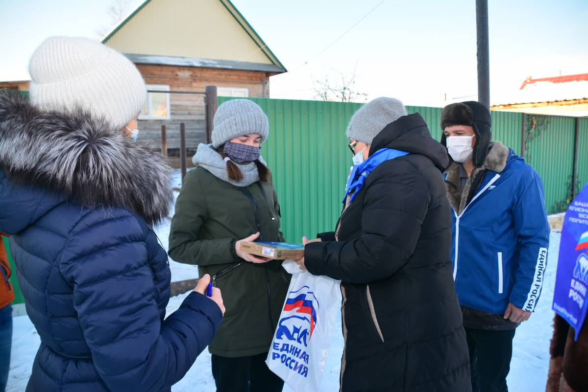 Школьники Башкортостана продолжают получать гаджеты для учебы