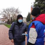 Активисты «Единой России» раздали порядка 2 000 медицинских масок в Калачинском районе