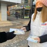 Молодогвардейцы Новосибирска поздравили многодетных матерей