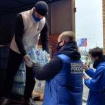 Волонтеры вручили медикам Красногорска более 3 тысяч бутылок воды