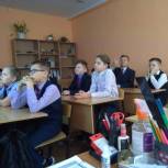 Партийцы Московского района приняли участие в беседе с учениками на тему «В моде здоровый образ жизни»