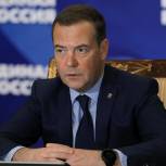 Дмитрий Медведев предложил ввести материальную компенсацию за внеурочную работу
