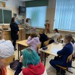 Учащимся владивостокской школы рассказали о работе в сфере медицины