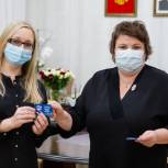 Марина Дбар вручила партбилеты новым членам «Единой России»