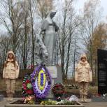 В селе Луговец Мглинского района  после реставрации открыли Братскую могилу 17  советских воинов