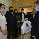 Дмитрий Жуков поблагодарил за работу врачей и педагогов Нижней Туры